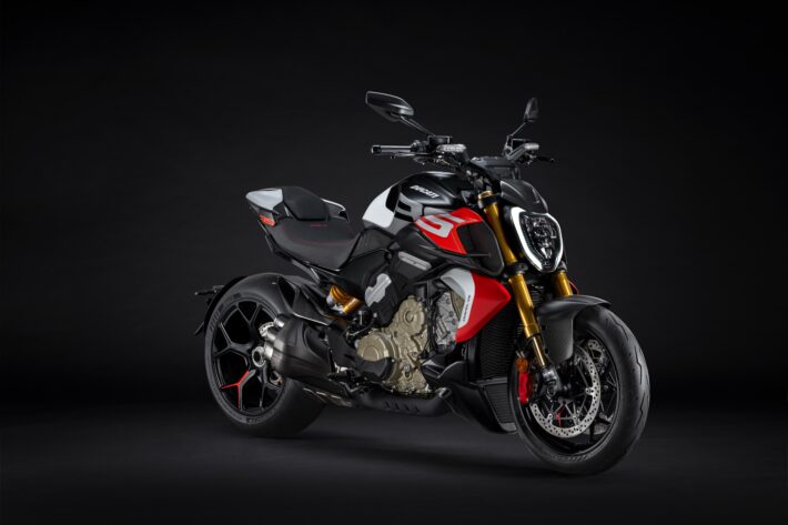 2026 Ducati Diavel V4 RS