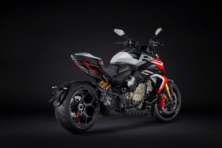 2026 Ducati Diavel V4 RS
