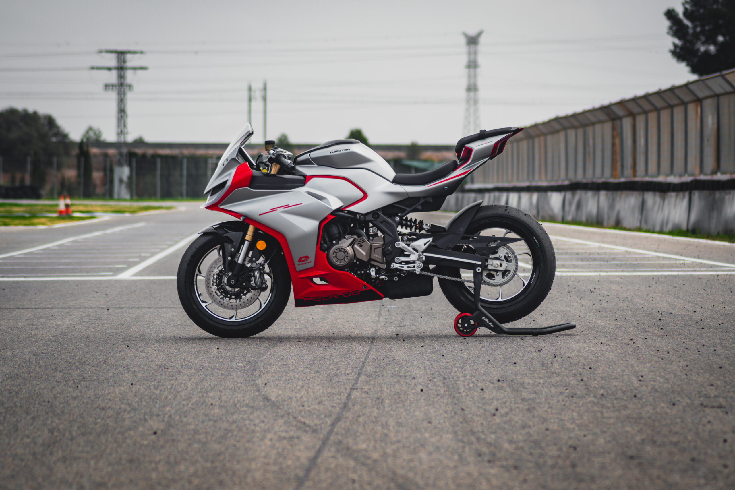 2026 QJMotor SRK421 RR