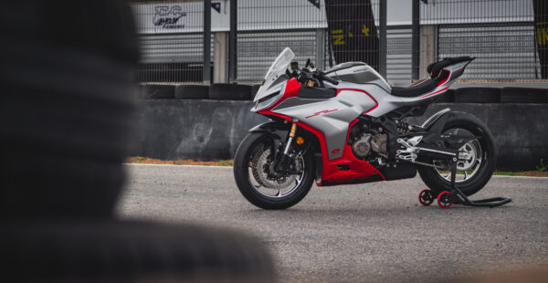 2026 QJMotor SRK421 RR