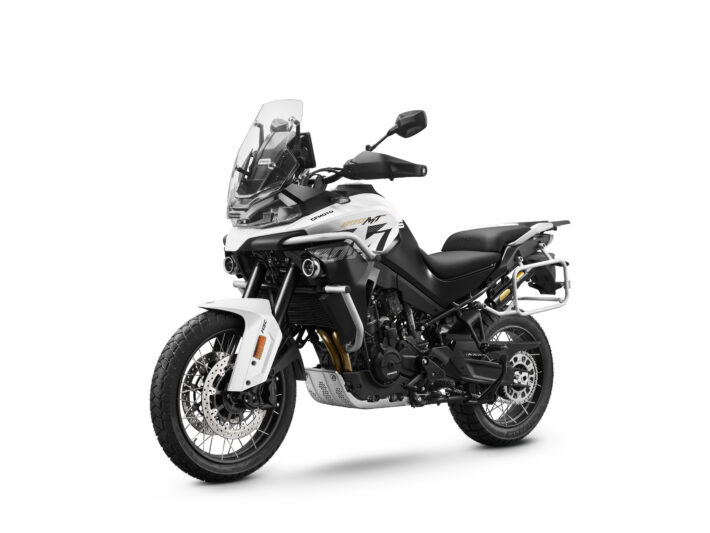 CFMoto 800MT-ES
