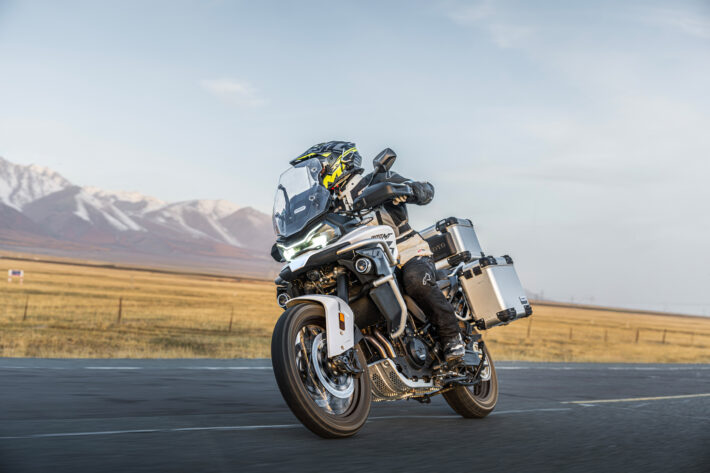 CFMoto 800MT-ES